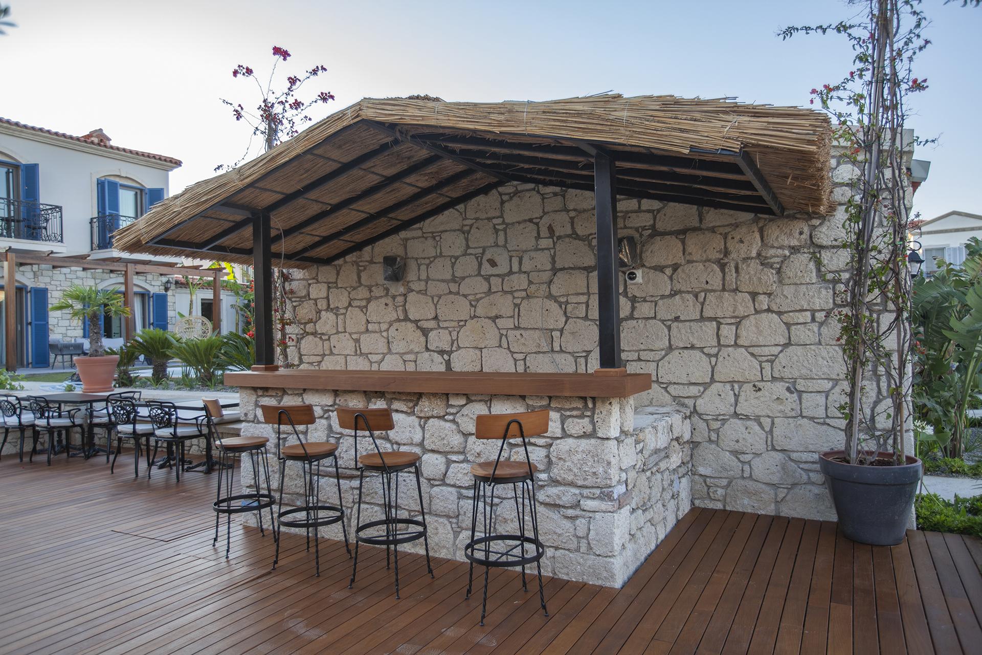 Nefes Alaçatı Hotel bahçe ve havuz
